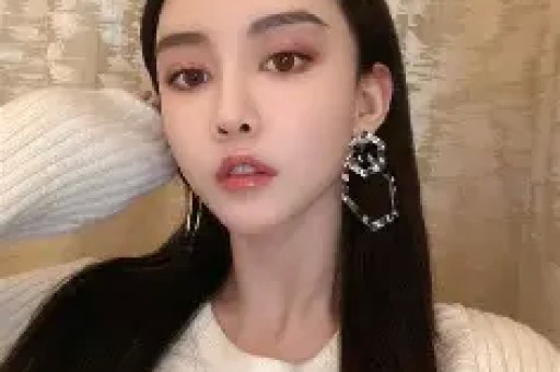 Lisa新恋情曝光！男方是泰国歌手小蓝带父母聚餐见家长网友：这次认真了？