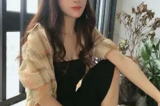 胡杏儿首度回应老公夜店偷食事件45岁穿蓝透人鱼裙大秀身材
